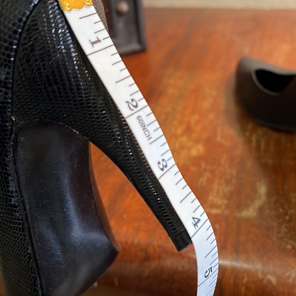 STUART WEITZMAN | Reptile Heels - Size 9 1/2 B - Picture 9 of 9